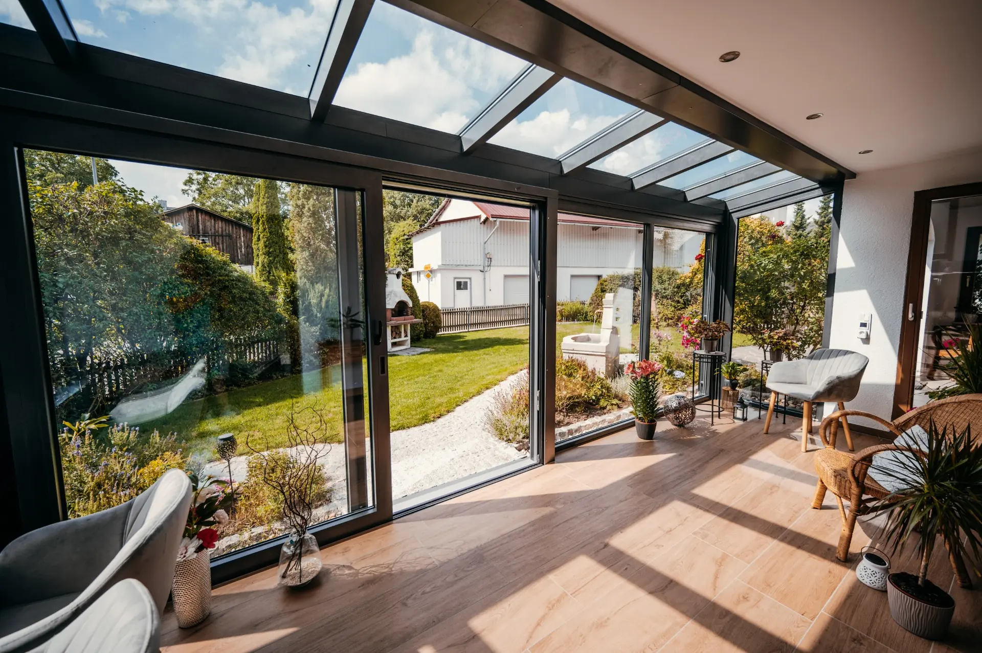 HAWAII 80 - 2.0 17 Heller Glaswohnraum mit Blick in den Garten